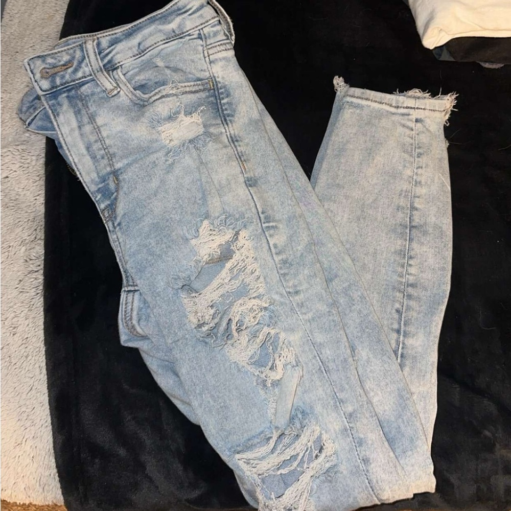 Ripped American Eagle skinny jeans